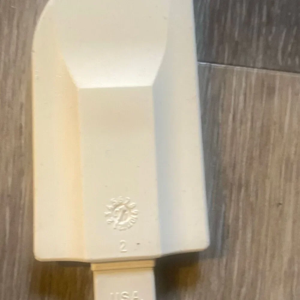 Pampered Chef Classic Scraper #1650 New 11 Inches Spatula Silicone Head DW Safe